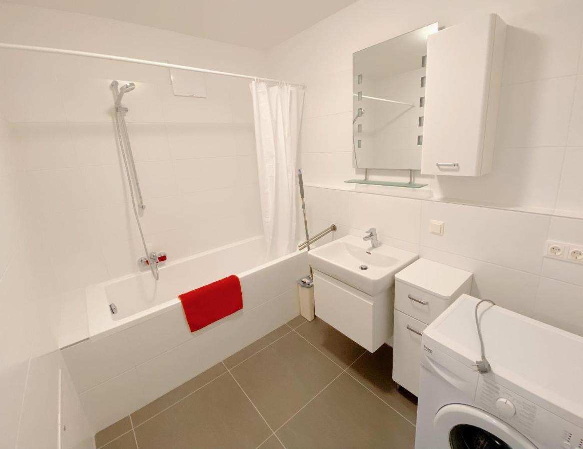 U1 Alte Donau Old Danube City Apartment 2 Вена Экстерьер фото